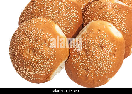 Nahaufnahme von gestapelt, frisch gebackenen Brötchen knusprig goldene Sesam Samen bedeckt Stockfoto