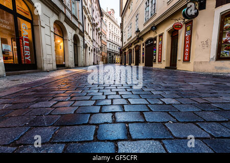 Prag, Tschechische Republik - 4. September 2015: nächtlichen Straßen von Prag. Prag ist die Hauptstadt und größte Stadt der Tschechischen Repub Stockfoto