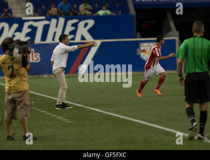 Harrison, NJ USA - 27. Juli 2016: Estudiantes Trainer Nelson Rivas besucht Freundschaftsspiel zwischen FC Inter Mailand & Estudiantes De La Plata am Red Bulls Arena endete Unentschieden 1-1 Stockfoto