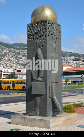 Alberto Concalves Denkmal am Strand von Funchal in Madeira, Portugal Stockfoto