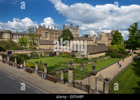 Blick auf das War Memorial Gardens und die Kathedrale Christ Church College, Universität Stadt Oxford, Oxfordshire, England Stockfoto