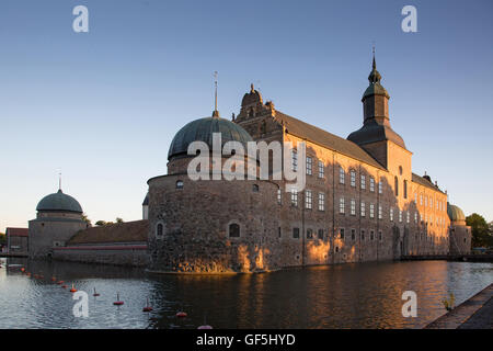 VADSTENA SCHWEDEN 26. Juli 2016. Die Burg Vadstena ist eine Burganlage, die als Festung von Gustav Vasa in den 1500er Jahren in Th erbaut wurde Stockfoto