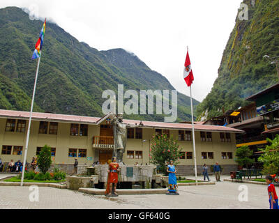 Machu Picchu Pueblo (auch bekannt als Aguas Calientes) Stadt am Fuße des Machu Picchu Stockfoto