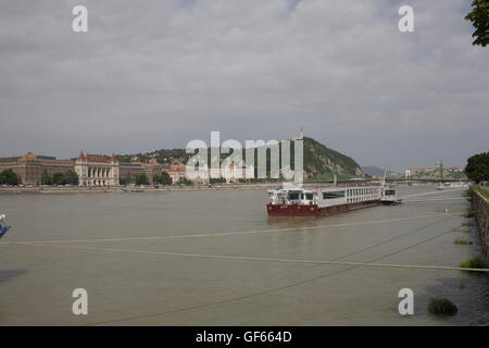 Donau von Nehru Park mit Sound of Music Kreuzfahrtschiff gesehen günstig Stockfoto