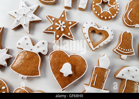 Weihnachten Lebkuchen auf weißem Hintergrund Stockfoto