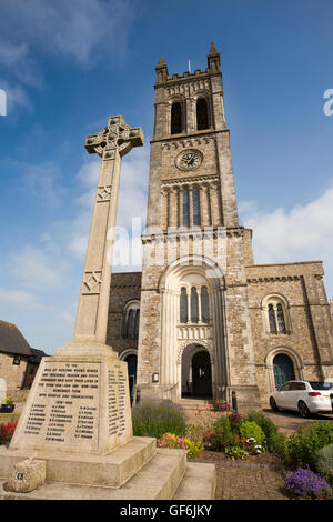 Großbritannien, England, Devon, Honiton, High Street, Kriegerdenkmal außerhalb St. Pauls-Kirche Stockfoto