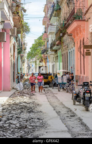 Straßenszene in Alt-Havanna (La Habana Vieja), Kuba Stockfoto