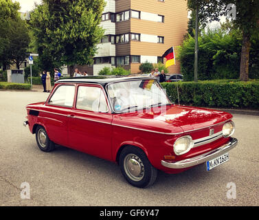 Oldtimer in Garching traditionelle Parade: Classic Oldtimer NSU Prinz in Deutschland im Jahre 1958-1973 produziert. Stockfoto