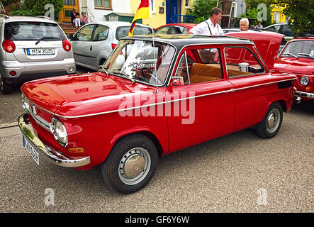 Oldtimer in Garching traditionelle Parade: Classic Oldtimer NSU Prinz in Deutschland im Jahre 1958-1973 produziert. Stockfoto