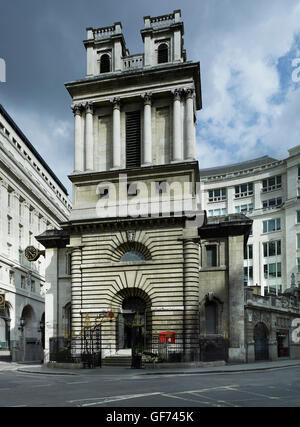 St Mary Woolnoth. Eines der "fünfzig neue Kirchen", erbaut 1716-1727 von Nicholas Hawksmoor. Die Westfassade Stockfoto