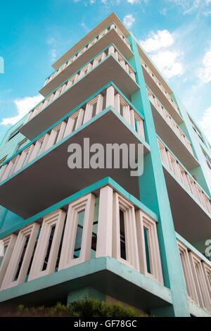 Beispiel für typische Retro-Art-Deco-Stil-Architektur gesehen in South Beach, Miami Stockfoto