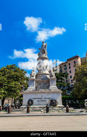 Blick auf Christopher Columbus-Denkmal in Genua, Italien Stockfoto