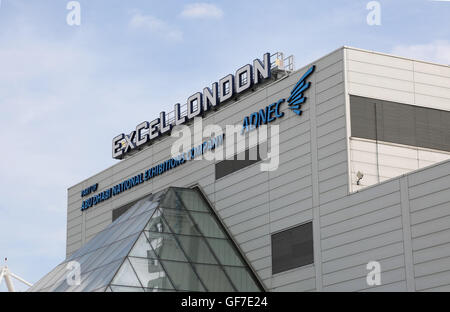 Detail des Haupteingangs der Londoner Excel Exhibition Centre in den Docklands. Londons größte Ausstellungsort Stockfoto