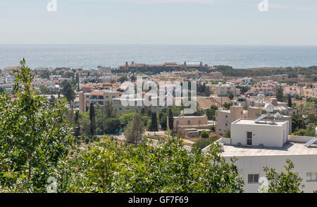 Paphos Stadtbild, Wohnquartier. Paphos ist eine mediterrane Küstenstadt im Südwesten von Zypern, Europa. Stockfoto