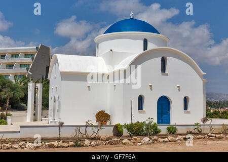 Die Multi konfessionelle St.-Nikolaus-Kirche am Ufer Nahaufnahme in Paphos, Zypern Stockfoto