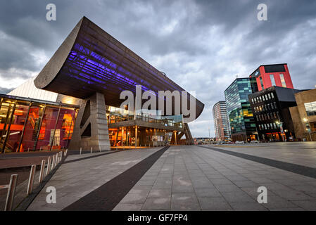 Die Lowry ist ein Theater und Galerie Komplex direkt am Pier 8 in Salford Quays in Salford, Greater Manchester, England. Stockfoto