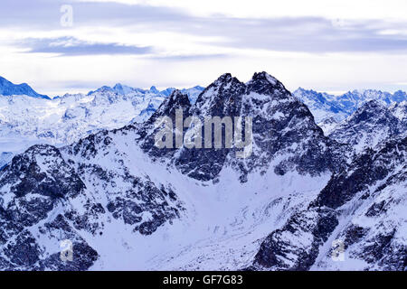 Schneebedeckte Berge in den Alpen, Schweiz Stockfoto