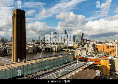 London, England - Juni 2016. Blick auf London von der Tate Modern Aussichtsplattform Stockfoto