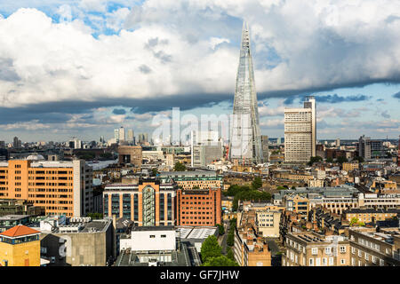 London, England - Juni 2016. Blick auf die Scherbe, das höchste Gebäude in London, von der Tate Modern Aussichtsplattform Stockfoto