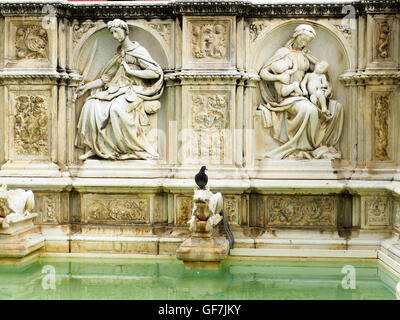 Detail der Fonte Gaia in Piazza del Campo - Siena, Italien Stockfoto