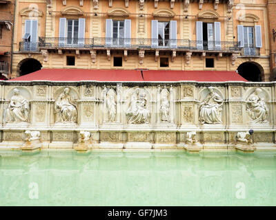 Detail der Fonte Gaia in Piazza del Campo - Siena, Italien Stockfoto