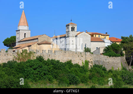 Die Kirche des Heiligen Franziskus im 13. Jahrhundert Franziskaner Kloster in Krk, Kroatien Stockfoto