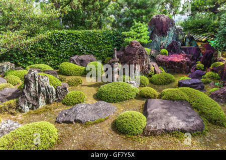 Ikkyu-Ji Shuon-ein Garten Moos und Felsen-Garten mit einem kleinen Stein-Pagode befindet sich in einer hinteren Ecke des die hojo Stockfoto