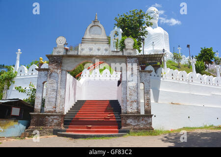 Der Sri Maha Bodhi Tempel in Bahirawakanda, Kandy. Stockfoto