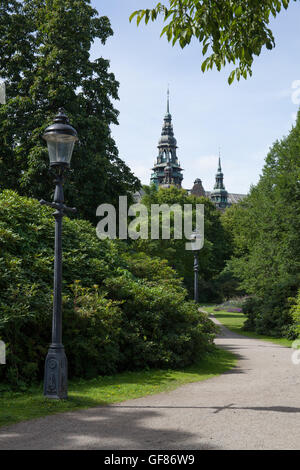 Stockholm, Schweden - 27. Juli 2016: Szene Djurgarden Park und nordische Museum im Sommer, Stockholm, Schweden Stockfoto