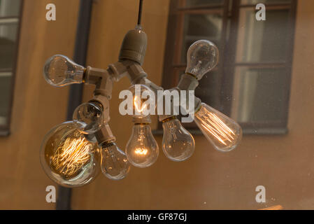 moderne Leuchten mit Glühlampen Stockfoto