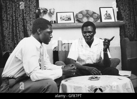 Tom Mboya (links), Organisator der All-African Peoples' Conference Stockfoto