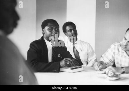 Tom Mboya (im dunklen Anzug), Organisator der All-African Peoples' Conference Stockfoto