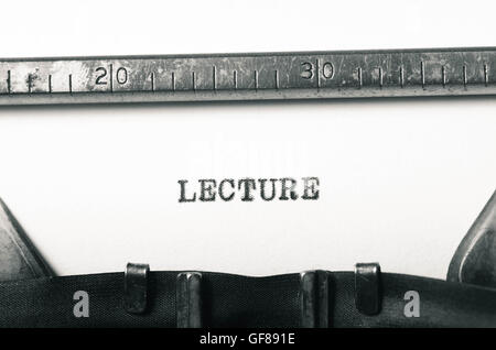 Wort-Vortrag auf alte Schreibmaschine getippt Stockfoto