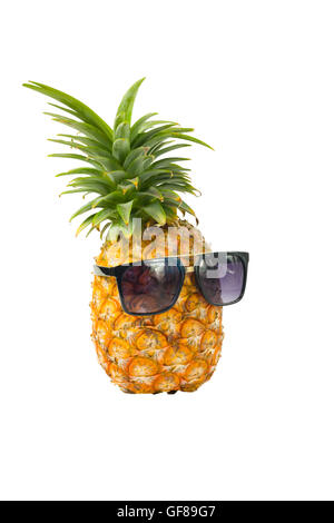 Ananas mit Sonnenbrille - Sommer Urlaub Ferien essen gesundes Konzept Bild Stockfoto