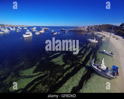 Boote vor Anker in Geordie Bay, Rottnest Island, Western Australia Stockfoto