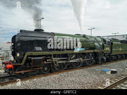 Bulleid Pacific 4-6-2 Dampf Locomoive schleppen des Kathedralen-Express in der Lesung-2 Stockfoto