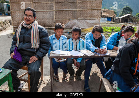 Nepal, Nuwakot Bezirk, ein Jahr nach dem Erdbeben, Schule Stockfoto