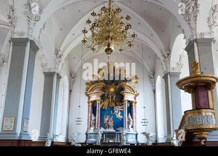 Kopenhagen, Dänemark - 22. Juli 2015: Besucher in dem Hauptschiff der Kirche die Our Saviour Stockfoto