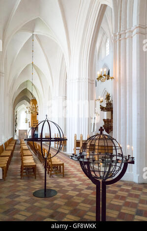 Odense, Dänemark - 21. Juli 2015: Das Seitenschiff der gotischen St. Canute Kathedrale Stockfoto