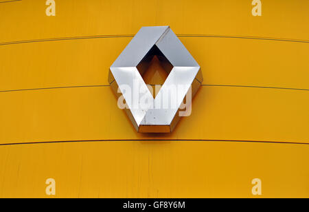 Moskau, Russland - 10. Oktober 2015: Logo von Renault Corporation am 10. Oktober 2015. Stockfoto