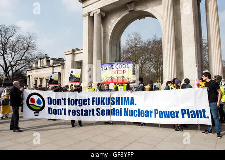 Fukushima Jahrestag März, London. Protest gegen die japanischen Kernkraftwerk Sendai neu organisiert. Stockfoto