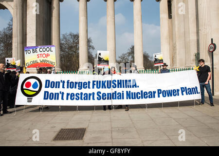 Fukushima Jahrestag März, London. Protest gegen die japanischen Kernkraftwerk Sendai neu organisiert. Stockfoto