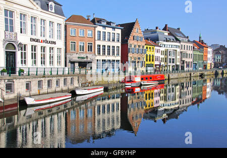 Gent, Belgien - März 22: Boote an der Küste von Ghent Stadtzentrum am 24. März 2012. Stockfoto