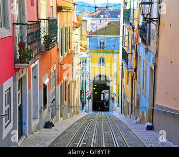 Lissabon Standseilbahn Bica im Viertel Bairro Alto Stockfoto