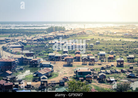 Dorf in Kambodscha Landschaft, Häuser auf Pfählen Stockfoto