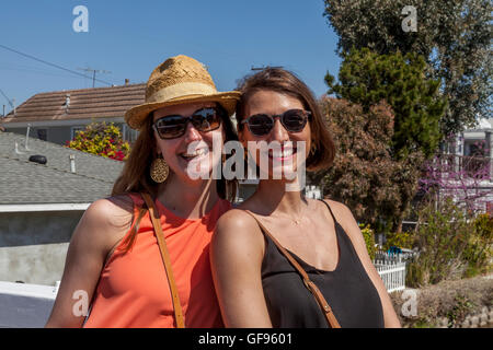 Französische Touristen in Venedig Canal, Venice Beach, Kalifornien, USA Stockfoto