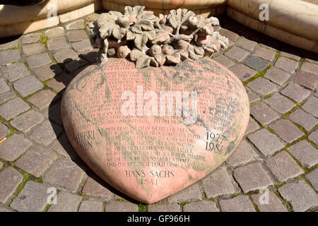 Rosé-farbene herzförmigen Skulptur Stockfoto