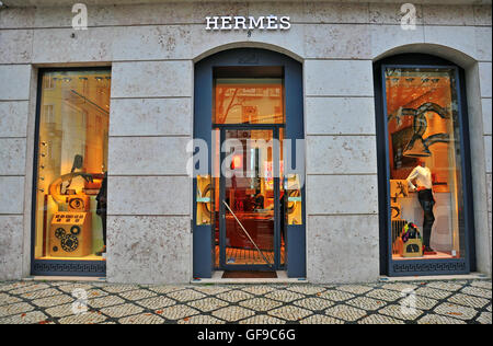 Lissabon, PORTUGAL - Dezember 27: Hermes Flagshop Shop in Lissabon Bezirk Bairro Alto am 27. Dezember 2013. Stockfoto