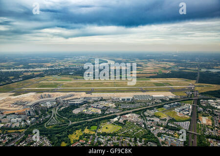 Luftaufnahme, Flughafen Düsseldorf International, Start-und Landebahnen und Landepisten, Rhein Schleife, Flughafen Düsseldorf, DUS, voraus, Stockfoto