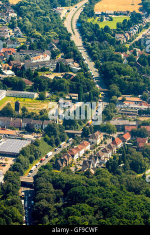 Luftbild, Bundesstraße B224 mit Häusern auf die Straße Garten, Gladbeck, Ruhr Gebiet, Nord Rhein Westfalen, Deutschland, Europa Stockfoto